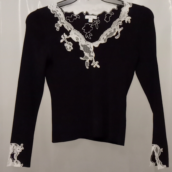 Cache Tops - Cache🖤 Lace Vneck w/ Lace Top-Size S